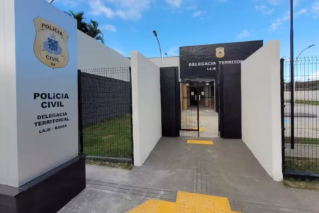 Assalto termina com quatro baleados e suspeito ferido por facão em bar na Bahia