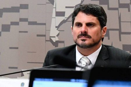 Marcos do Val desafia STF em live e ignora veto de Moraes ao uso de redes sociais Marcos do Val desafia STF em live e ignora veto de Moraes ao uso de redes sociais