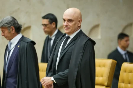 Moraes autoriza visitas de familiares a Bolsonaro durante prisão domiciliar Moraes autoriza visitas de familiares a Bolsonaro durante prisão domiciliar