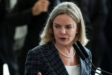 Gleisi diz que governo é “terminantemente contra” equiparar facções ao terrorismo