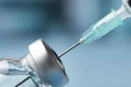 Bahia recebe mais de 44 mil doses da vacina contra vírus sincicial respiratório; aplicação começa nesta quinta