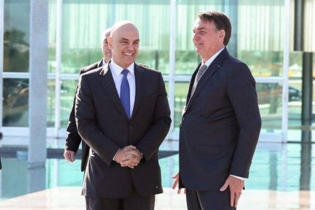 Moraes autoriza policiamento integral na residência de Bolsonaro às vésperas de julgamento