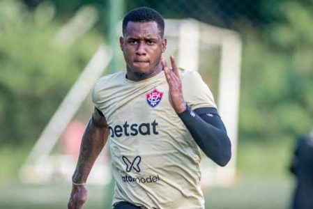 Vitória recebe oferta por volante atualmente na Série C