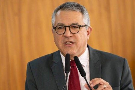 Padilha reage a sanção dos EUA contra familiares e classifica ato como “covarde” Padilha reage a sanção dos EUA contra familiares e classifica ato como “covarde”