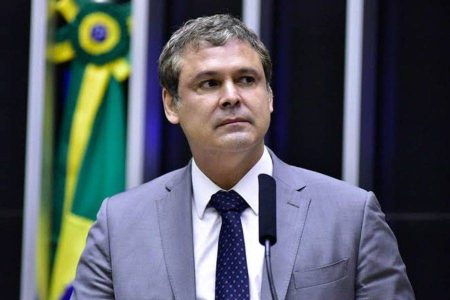 Líder do PT pede prisão preventiva de Bolsonaro ao STF Líder do PT pede prisão preventiva de Bolsonaro ao STF