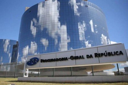 Moraes dá prazo de 48 horas à PGR para se manifestar sobre defesa de Bolsonaro Moraes dá prazo de 48 horas à PGR para se manifestar sobre defesa de Bolsonaro