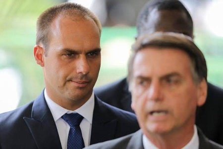 Eduardo xinga Jair Bolsonaro de “ingrato” por apoio a Tarcísio, diz PF Eduardo xinga Jair Bolsonaro de “ingrato” por apoio a Tarcísio, diz PF