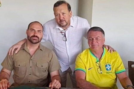PF encontra em pen drive de Bolsonaro documentos de empresa de aliado
