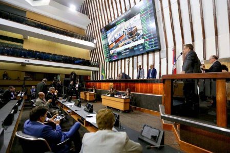 Alba aprova ampliação de programa de capacitação de servidores públicos na Bahia