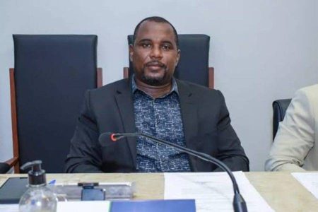 Ex-vereador petista é nomeado na prefeitura de Mata de São João e levanta rumores de aproximação política