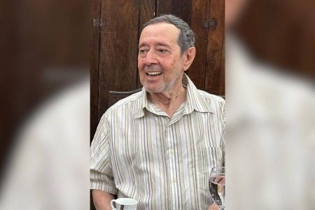 Poeta Ruy Espinheira Filho ministra palestra sobre memória e literatura na Academia de Letras da Bahia