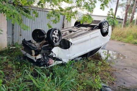 Acidente com cinco veículos é registrado na BR-324 em Feira de Santana; motoristas apontam óleo na pista Acidente com cinco veículos é registrado na BR-324 em Feira de Santana; motoristas apontam óleo na pista