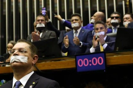Câmara aprova urgência de projeto que prevê suspensão de deputados que obstruírem trabalhos legislativos