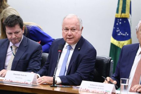 CCJ da Câmara define diligências em processo contra Carla Zambelli