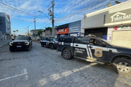 Trio é preso em Serrinha acusado de aplicar golpes de R$ 100 mil contra idosos Trio é preso em Serrinha acusado de aplicar golpes de R$ 100 mil contra idosos