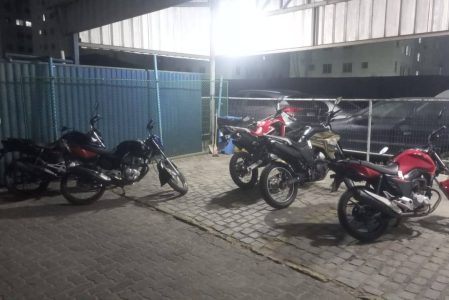 Perseguição em Periperi termina com seis motos com restrição de furto apreendidas