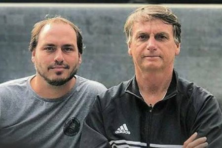 Carlos Bolsonaro passa mal e dá entrada em hospital após prisão do pai