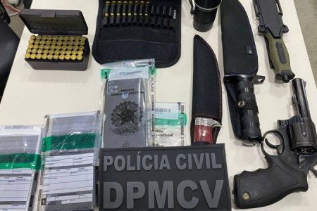 Suspeito por armazenar pornografia infantil é preso com armas e munições em Camaçari