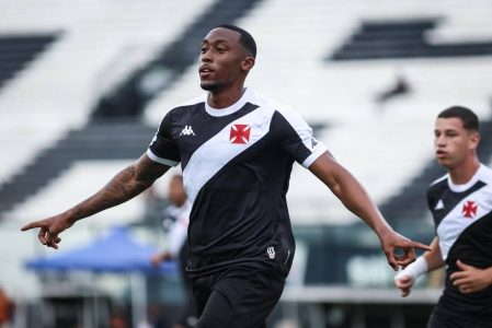 Técnico do Vasco lamenta venda de zagueiro ao Bahia: “Não gostaria que saísse”