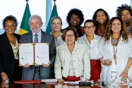 Lula sanciona lei que cria o Dia Nacional da Axé Music Lula sanciona lei que cria o Dia Nacional da Axé Music