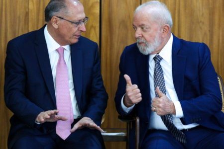 Lula se reúne com Alckmin para conversa final sobre medidas de reação ao tarifaço Lula se reúne com Alckmin para conversa final sobre medidas de reação ao tarifaço