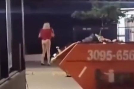 Bispo de Goiânia volta a ser flagrado de calcinha