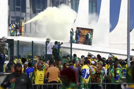 STF manda prender acusado de liderar acampamento golpista em Brasília após rompimento de tornozeleira eletrônica STF manda prender acusado de liderar acampamento golpista em Brasília após rompimento de tornozeleira eletrônica