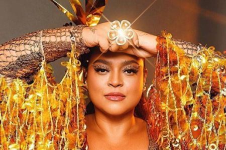 Preta Gil recebe homenagem eterna com busto feito a partir de suas cinzas no RJ