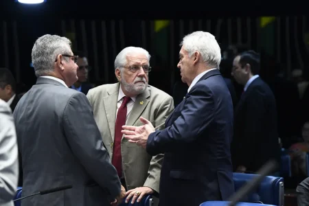 Senadores baianos assinam CPI para investigar sexualização de crianças por influenciadores digitais
