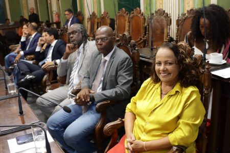 Vereadores da oposição criticam tentativa de cassação de Hamilton Assis: “Perseguição política” Vereadores da oposição criticam tentativa de cassação de Hamilton Assis: “Perseguição política”