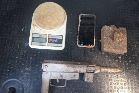 Submetralhadora de fabricação caseira é apreendida pela PM em Castelo Branco