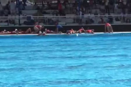 Tiros próximos à Arena Aquática interrompem jogo do Mundial Sub-20 em Salvador Tiros próximos à Arena Aquática interrompem jogo do Mundial Sub-20 em Salvador