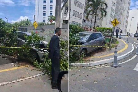 Idosa perde direção e bate carro contra poste em saída de shopping na Barra