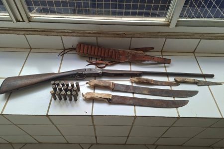 PM apreende armas durante atendimento a caso de violência doméstica em Xique-Xique PM apreende armas durante atendimento a caso de violência doméstica em Xique-Xique