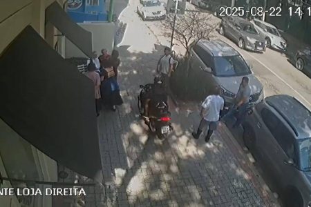 Equipe de vereador do PT é assaltada durante gravação com Tom Zé em São Paulo Equipe de vereador do PT é assaltada durante gravação com Tom Zé em São Paulo
