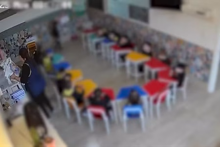 Professora é acusada de agredir criança com livros em escola no RS
