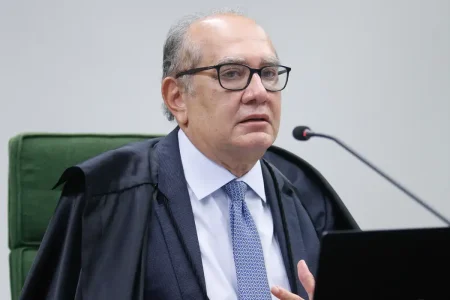 Gilmar Mendes decide que somente PGR pode pedir impeachment de ministros do STF