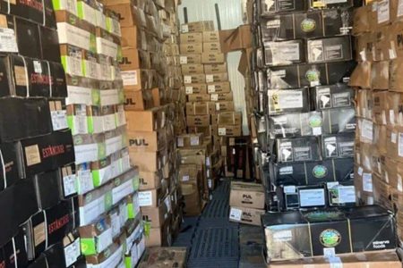 Polícia Civil prende dois homens por venda de R$ 1,5 milhão em carne roubada na Bahia Polícia Civil prende dois homens por venda de R$ 1,5 milhão em carne roubada na Bahia