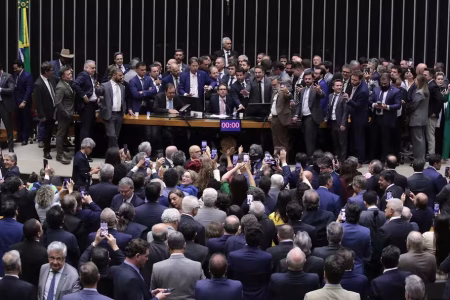 Deputados aprovam retirada da MP do IOF e governo sofre revés Deputados aprovam retirada da MP do IOF e governo sofre revés