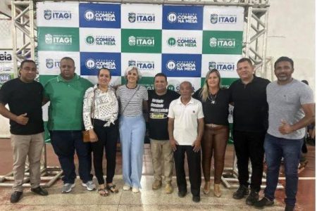 Itagi lança Programa Comida na Mesa e distribui mais de 1.000 cestas básicas a estudantes da EJA