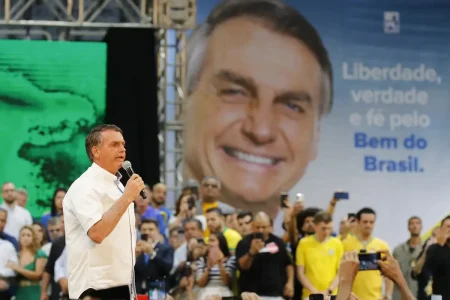 PL proíbe apoio a pré-candidatos de outros partidos e ameaça cortar verba de campanha PL proíbe apoio a pré-candidatos de outros partidos e ameaça cortar verba de campanha