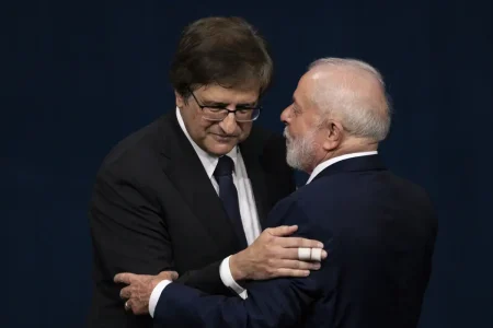 Lula reconduz Paulo Gonet à PGR às vésperas de julgamento sobre tentativa de golpe