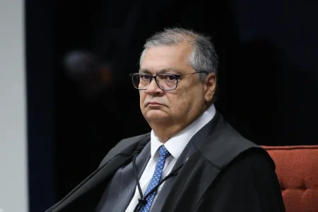PF indicia mulher que tentou agredir Flávio Dino durante voo