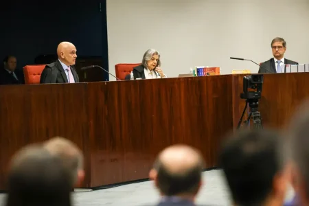 Moraes vota pela condenação de Bolsonaro e aliados por tentativa de golpe