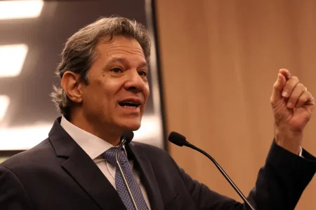 Haddad diz que BC saberá ajustar juros diante de impactos da guerra no Oriente Médio