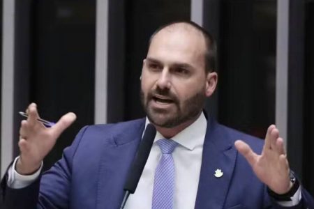 “Não confunda seu interesse com o do Brasil”, diz Eduardo Bolsonaro em resposta a Ciro Nogueira “Não confunda seu interesse com o do Brasil”, diz Eduardo Bolsonaro em resposta a Ciro Nogueira
