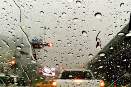 Inmet emite alerta laranja de chuvas para 48 cidades da Bahia Inmet emite alerta laranja de chuvas para 48 cidades da Bahia