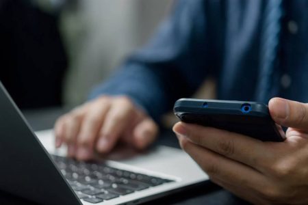 Pesquisa revela desigualdade no acesso à internet e uso de dispositivos digitais no Brasil