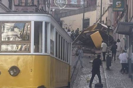 Acidente no Elevador da Glória, em Lisboa, deixa mais de 15 mortos