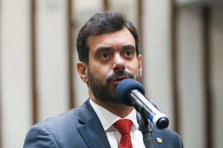 Líder da oposição critica Jerônimo após jornalista ser encurralado em coletiva